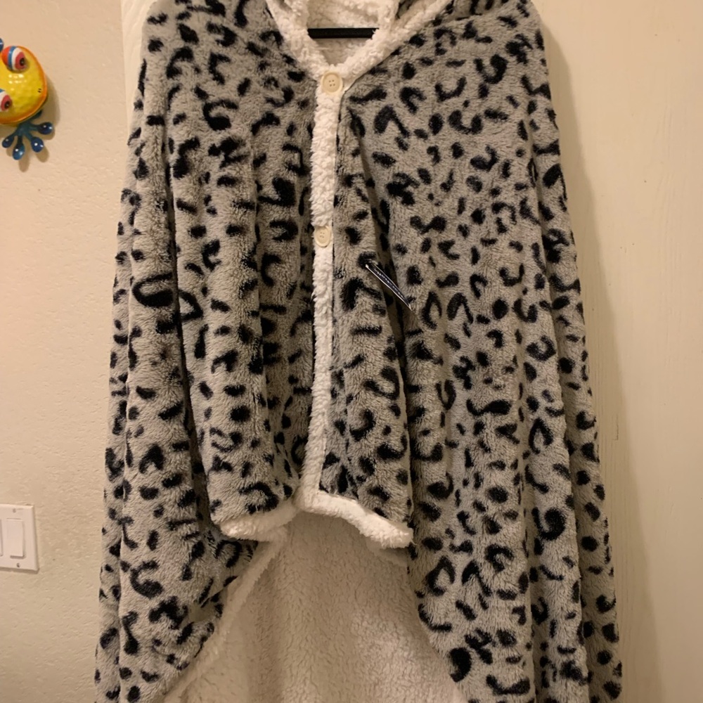 NWT Leopard Print Hooded Poncho